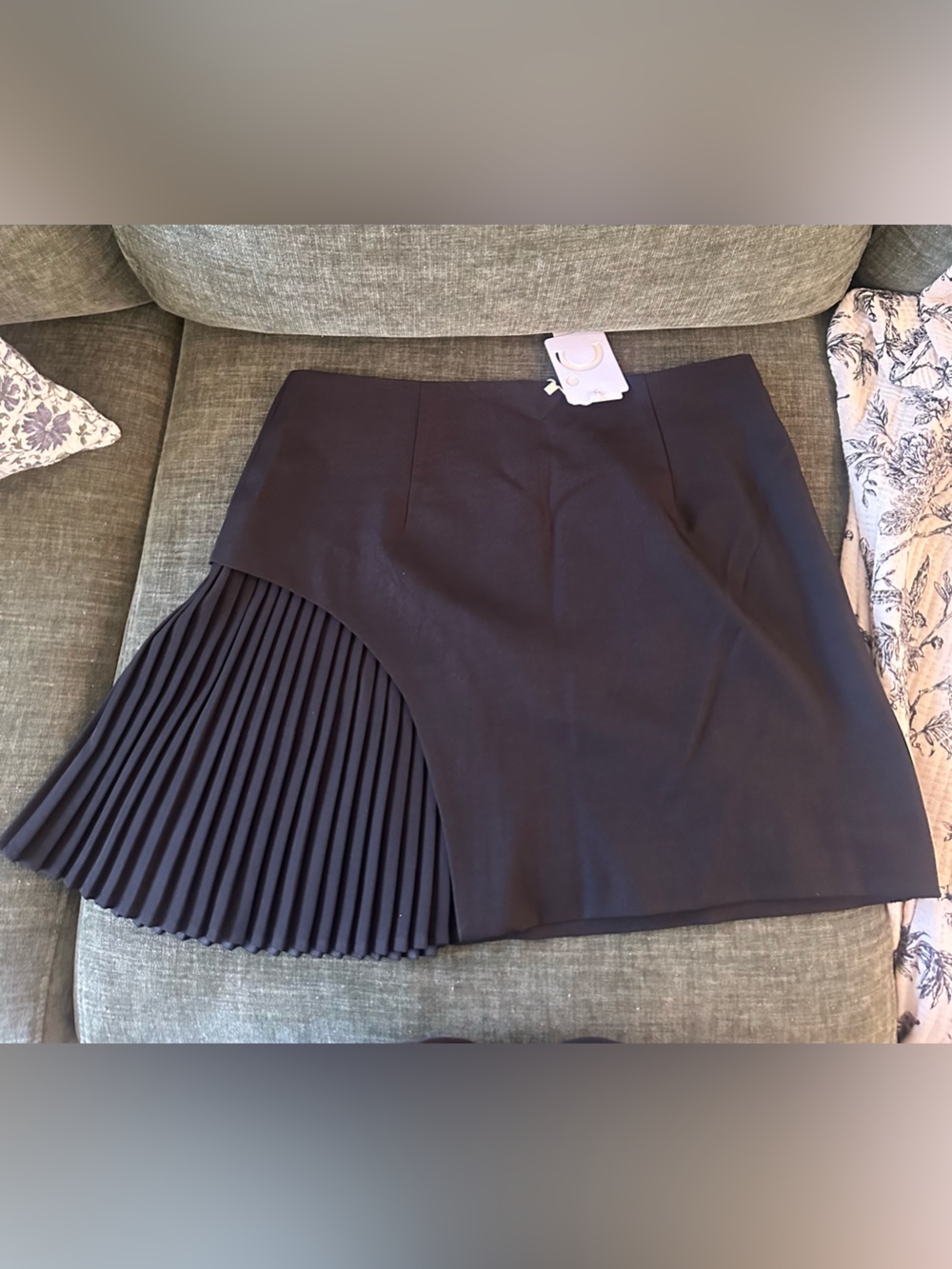 Side Pleated Buckle Belted Skirt - Picture 4 of 4